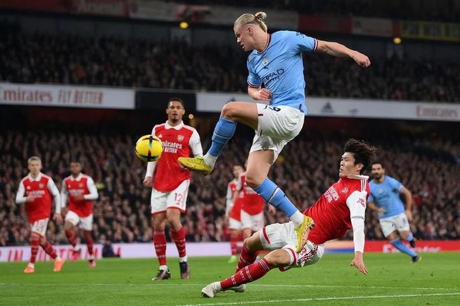  德布劳内世界波助曼城登顶  