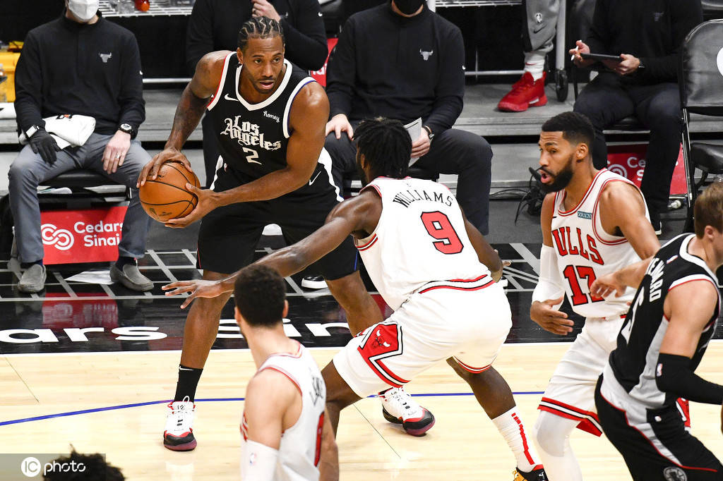  三球里程碑之夜，黄蜂终结公牛七连胜  