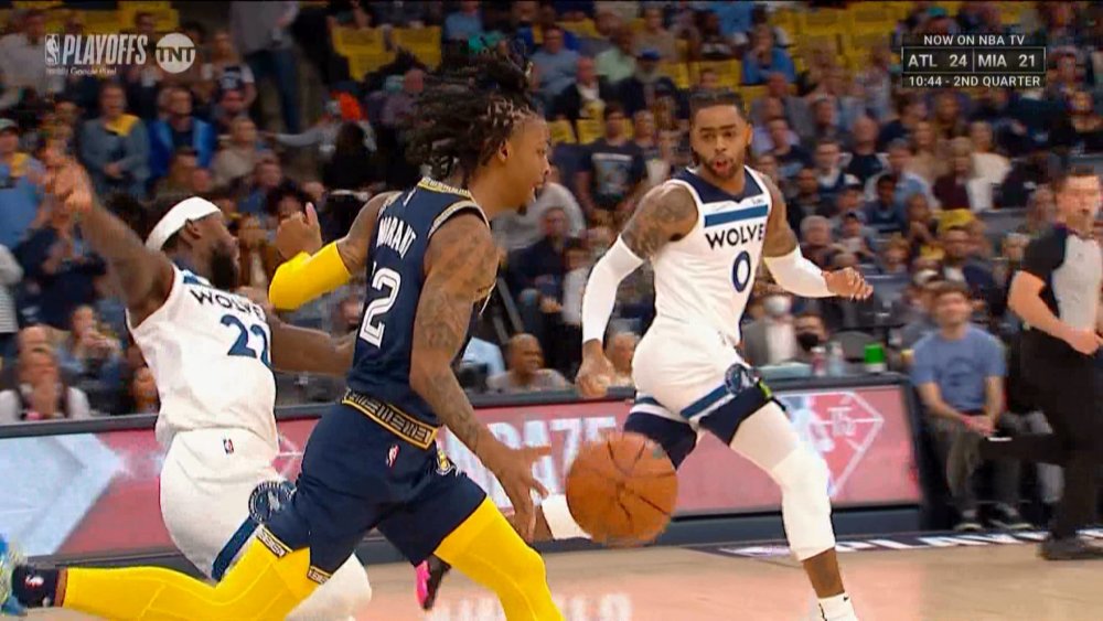  莫兰特暴扣绝杀灰熊险胜马刺巩固季后赛排名